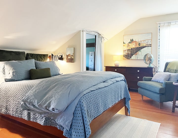 Bedroom 3, Queen