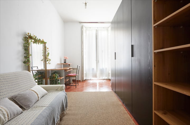 Large And Brigth Room · Madrid City Centre - Madrid
