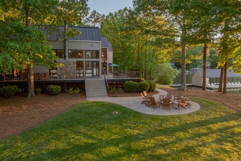 Waterfront paradise w/ large outdoor living area
