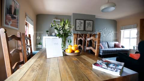 Top performing Airbnb: DINGLE TOWN HOUSE - QUIRKY TOWN HOME in Dingle Daingean Uí Chuis