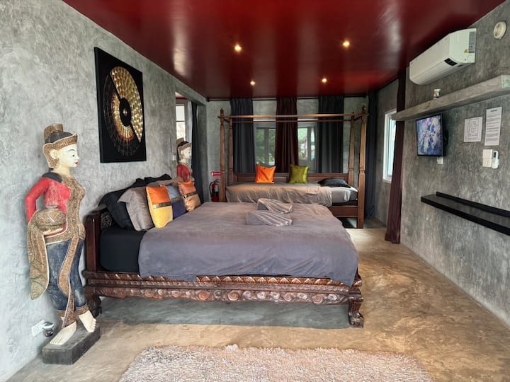 RED ROOM