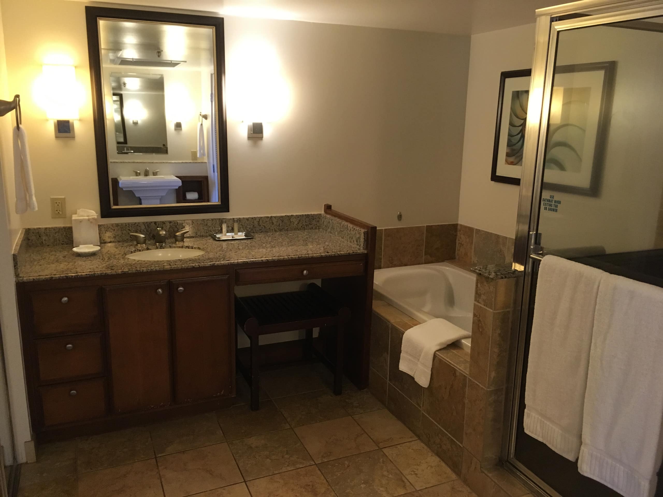 Condo in Lahaina · ★4.72 · 1 bedroom · 2 beds · 1 shared bath - Image 4