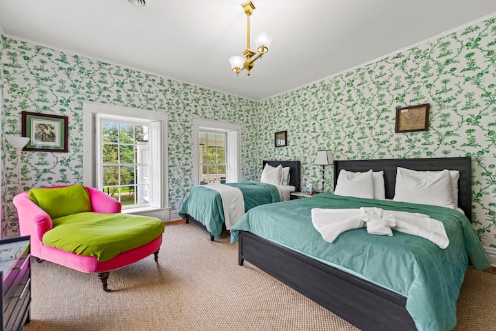 [Bedroom #2] Queen bed, single bed & ensuite bathroom