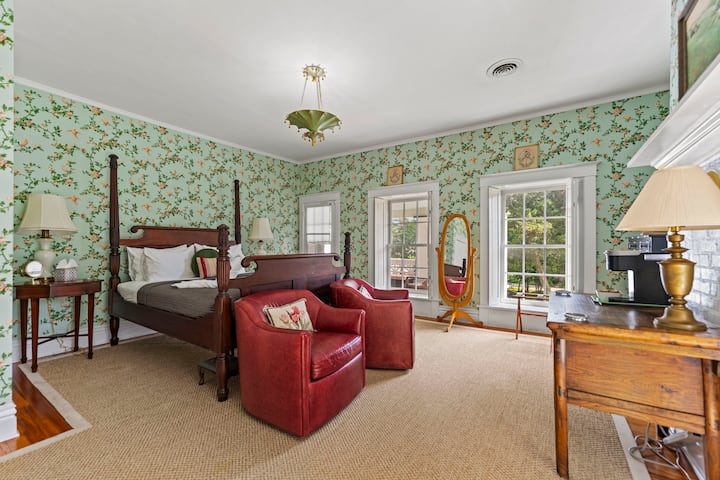 [Master bedroom] Coffee station & TV