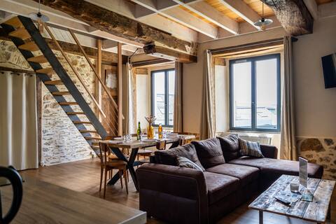 Nice 6-bed duplex in a 1696 manor