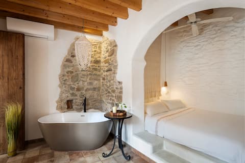 Azogue Studios, Apartment
