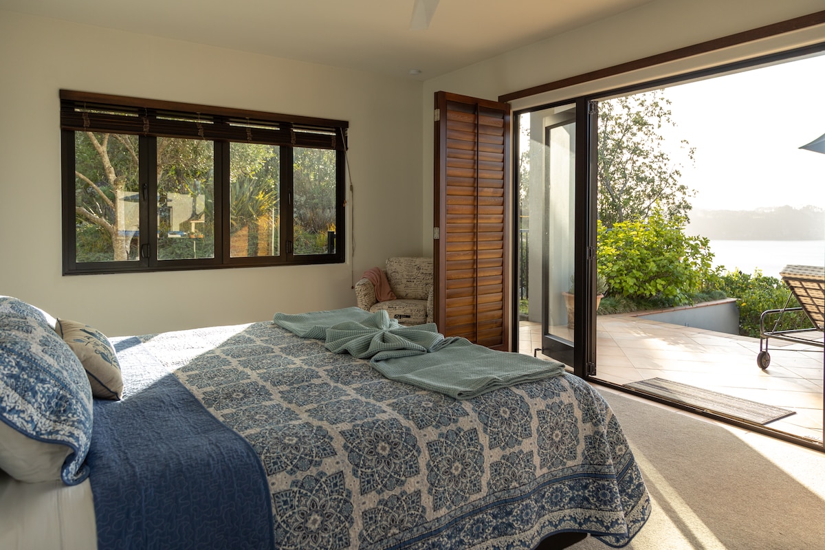 เวสต์วิงมาสเตอร์เบดรูมสวีท