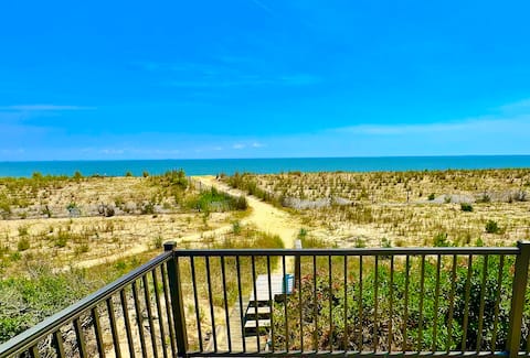 ON THE BEACH. PET-FRIENDLY. LINENS INCLUDED.