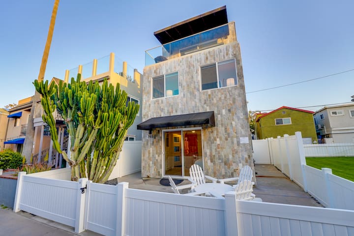 Modern Beach House Steps to Beach w/ Rooftop Deck gallery image 2