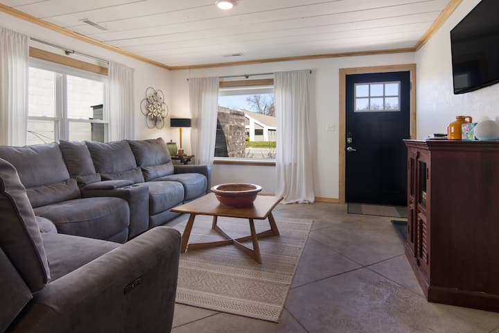 Entire Home W/hot Tub, Near Beaches And Downtown - Traverse City, MI