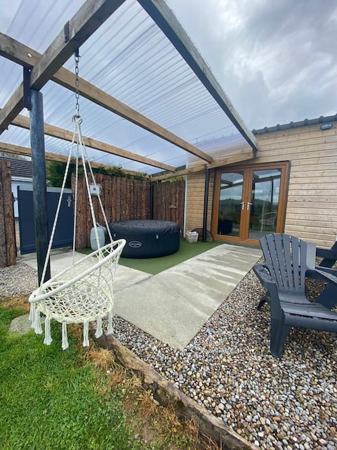 Mountain View Glamping Snug & Hot Tub