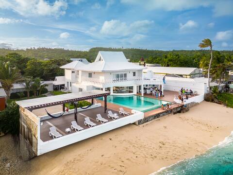 Sound Bay House - Luxurious Oceanfront Home