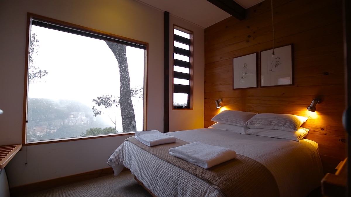 Lower floor. Queen bedroom that can also be split in to two singles.