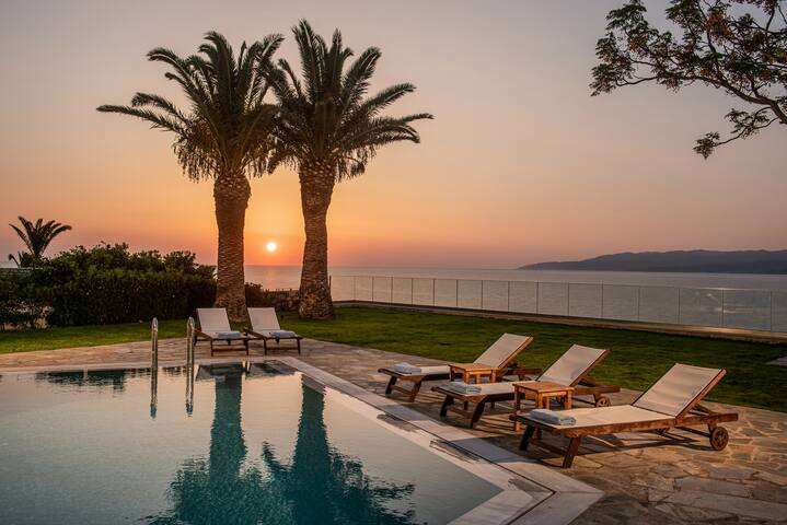 Villa Sunrise Majestic Seaview with Private Pool