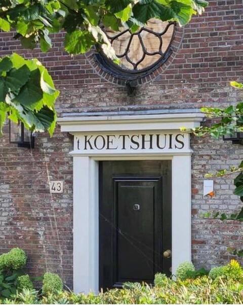 Unique Koetshuis on the water (max 4-6 people)