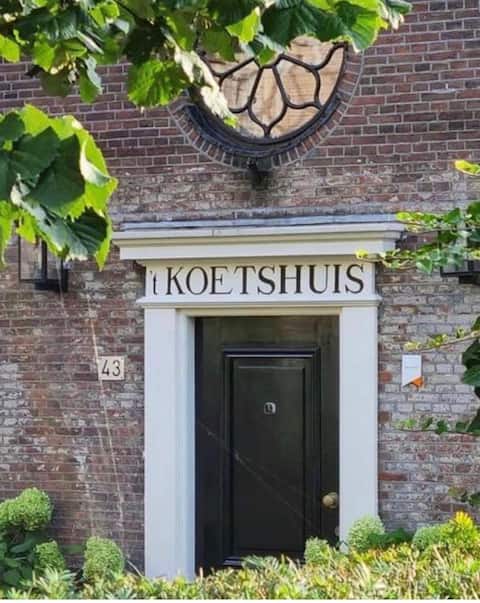 Unique Koetshuis on the water (max 4-6 people)