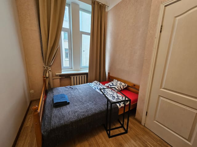 Lots of space for up to 10pers. Parking +15eur