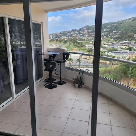 Stunning Mountain & Sea-View Condo w/Pool + Park