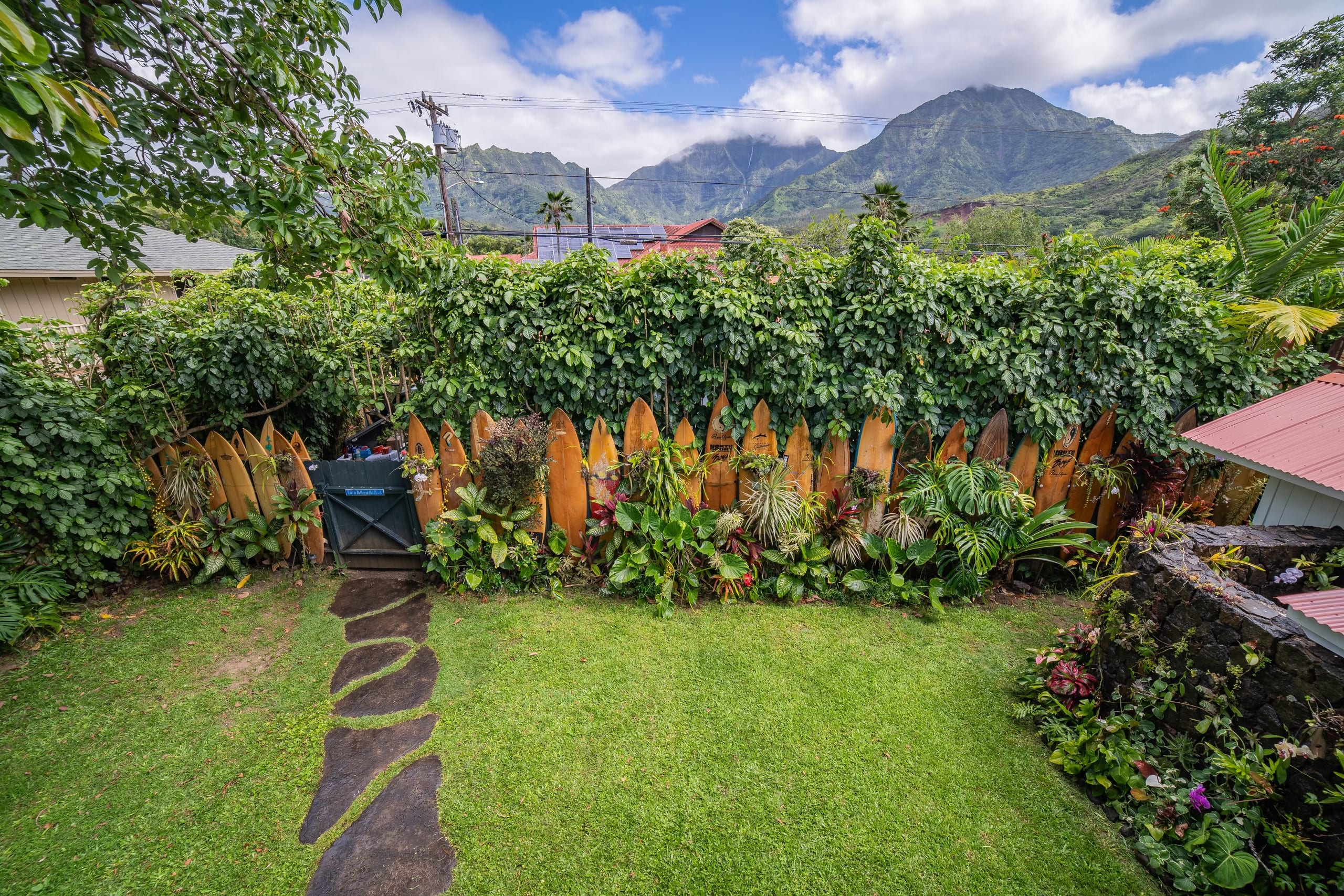 Home in Hanalei · ★4.97 · 3 bedrooms · 5 beds · 3 baths - Image 9