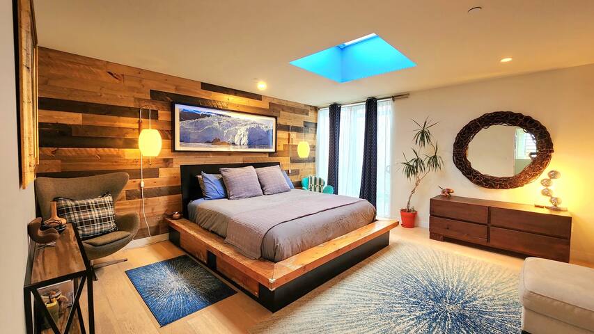 Pristine Architectural Designer Loft in Weho gallery image 3