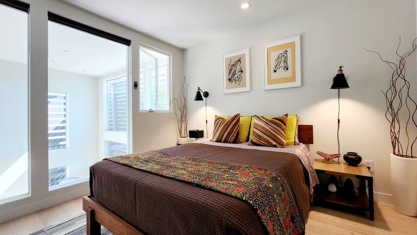 Pristine Architectural Designer Loft in Weho gallery image 4