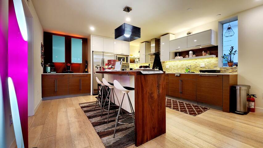 Pristine Architectural Designer Loft in Weho gallery image 5