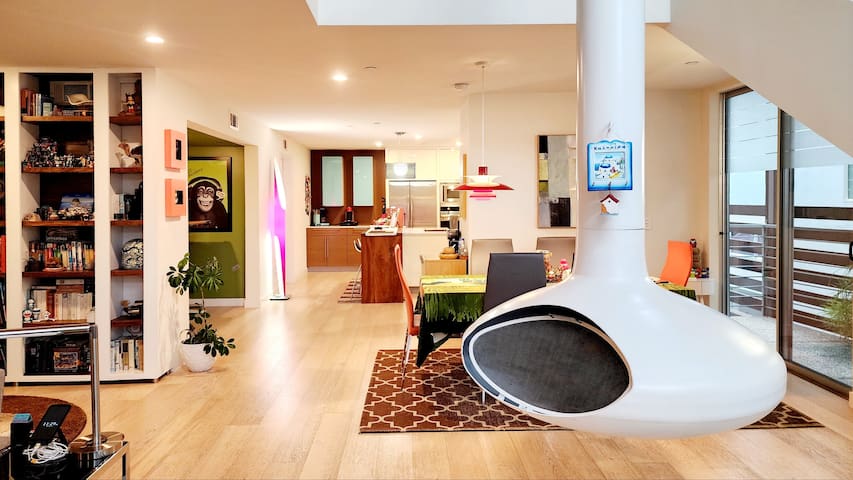 Pristine Architectural Designer Loft in Weho gallery image 2