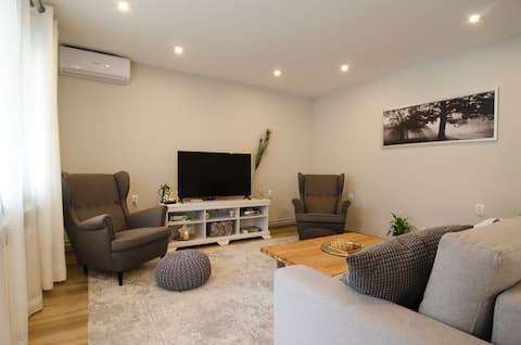Olympic Silver Apt/ Free parking/ Garden/ Grill