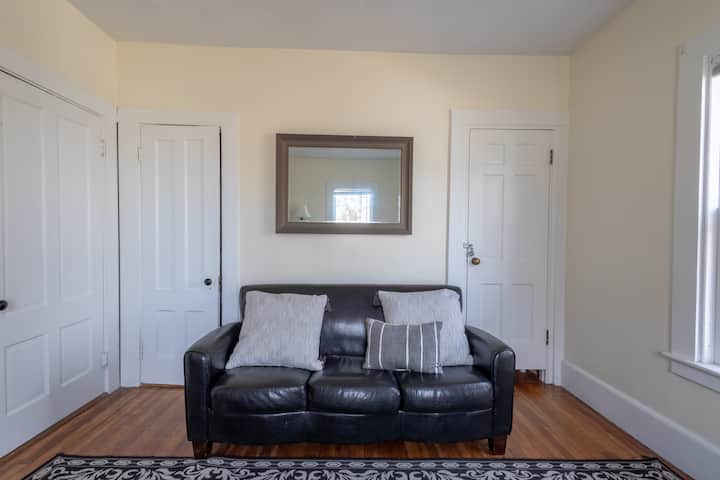 Falmouth Heights • 6br • Walk To Beach + Yard - Falmouth, MA