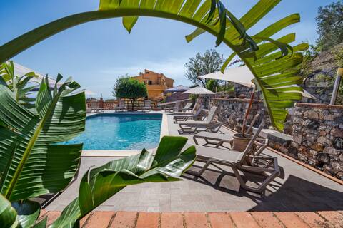 Private Villa with pool, parking & amazing views!
