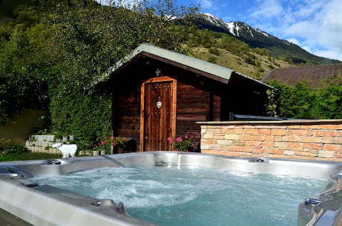 Close to ski slopes, hot tub, pool table, garden