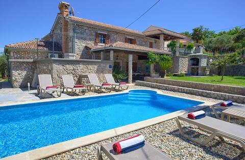 Apartment Magdalea With Swimming Pool And Seaview