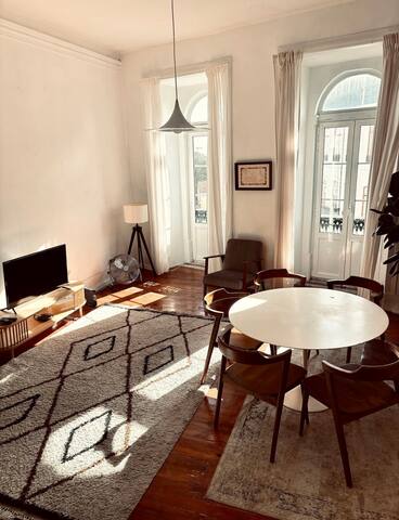 Huge 6Bedroom Apartments. Jardim do Príncipe Real. gallery image 2