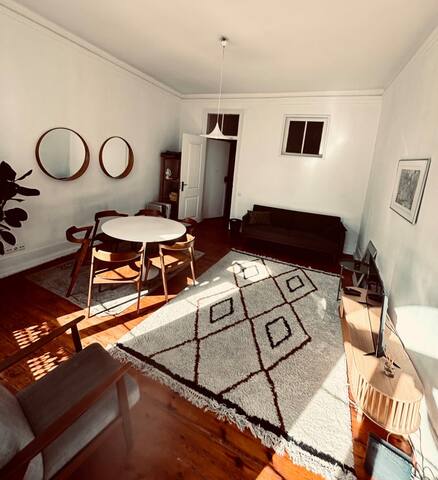 Huge 6Bedroom Apartments. Jardim do Príncipe Real. gallery image 3