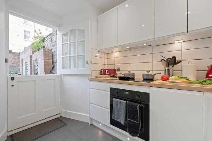 ❂ Heart of Historic Old Town – Blair Street gallery image 2