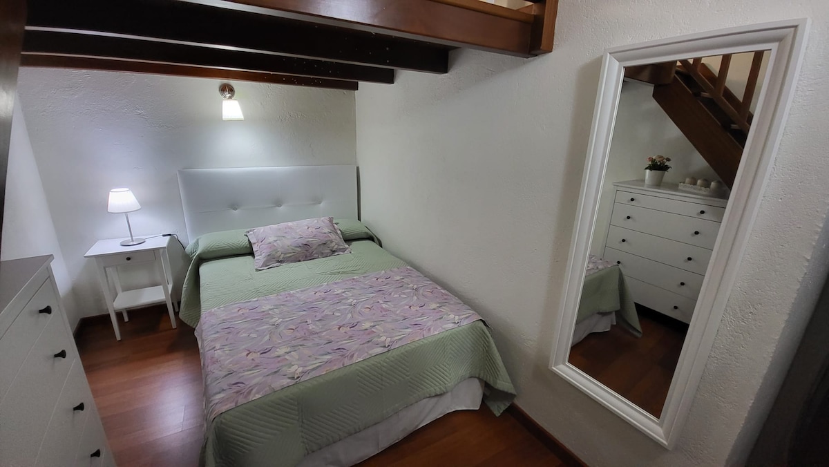 Самостоятелна вторична стая с голямо единично легло (1,35см)