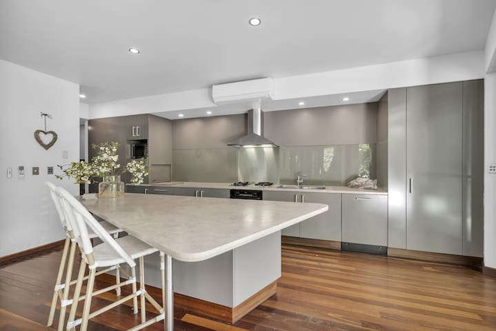 Entire Villa – The Lakes Coolum 35 gallery image 4