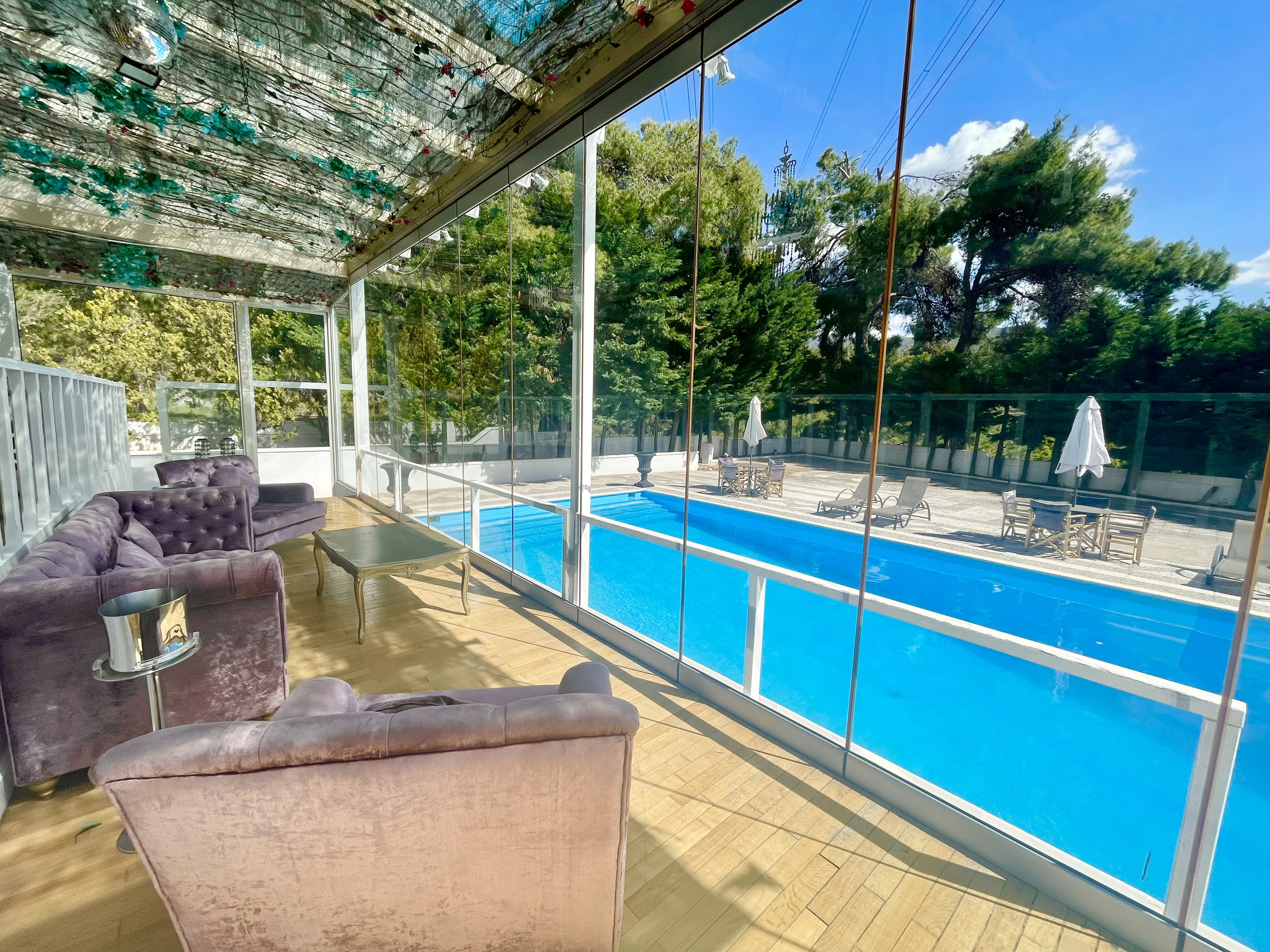 Front Pool Luxurious Suite (Ranch Ekru)