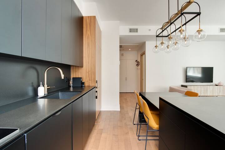 Modern And Historic – Interior Parking Included gallery image 4