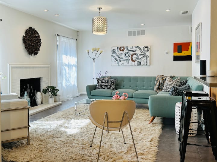Spacious Mid-century Escape With Large Pool & Spa - Palm Springs, CA