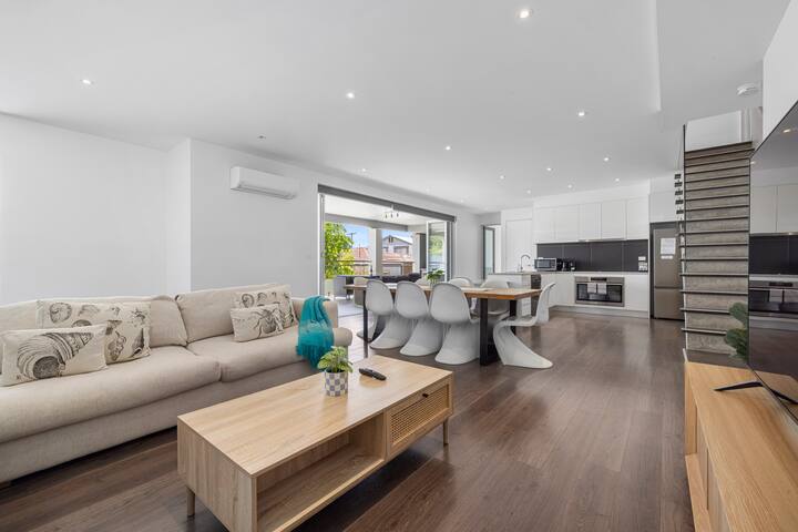 Master Luxury Escape – Sleeps 17! gallery image 4