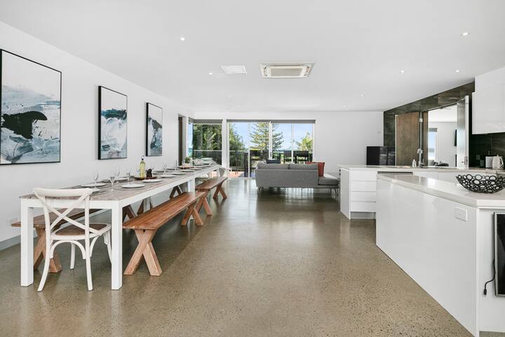 Complete Luxury Escape – Sleeps 30! gallery image 3