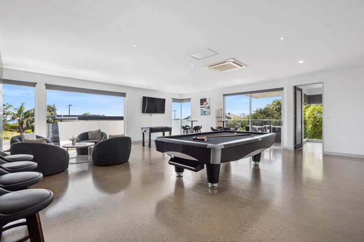 Complete Luxury Escape – Sleeps 30! gallery image 4