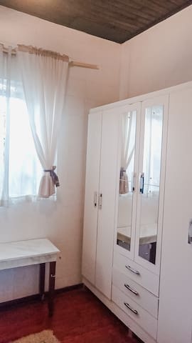 Private room with 1 bedrooms in Joinville - Quarto 4: Cama Casal c Roupeiro/não aceito 