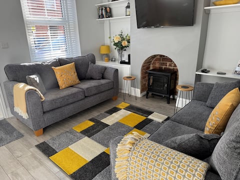 Top Airbnb: Archie's Cottage, Cathedral Quarter, Lincoln. in Burton