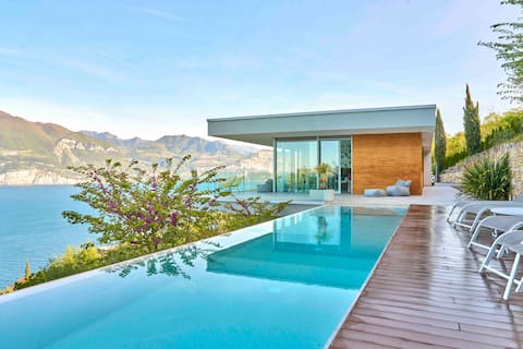 Dream view, infinity pool, privacy & nature. Villa