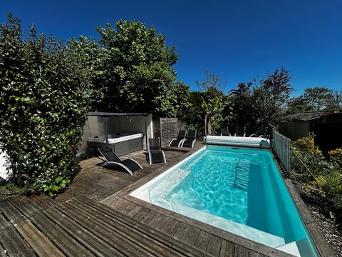 House with Heated Pool & Hot Tub 6p 35 min Puy du Fou