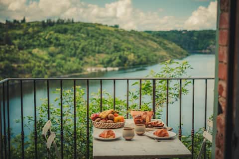 Rare gem with lake view – picturesque village