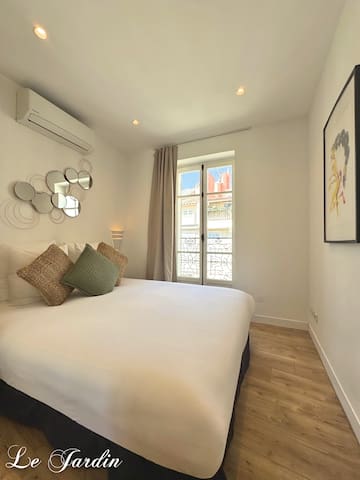 Les Appartements Du Vieux Port managed Airbnb listing 3