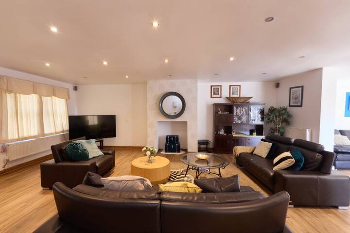 House In the Heart of town 15 min from Manchester gallery image 2